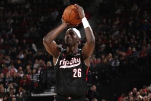 青島外援開(kāi)始發(fā)揮！杜普-里斯連續(xù)三分命中 還防努爾基奇失誤