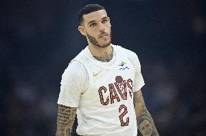 進攻端不靈！大球替補出戰(zhàn)24分鐘 三分5中1僅拿3分&另有3板5助