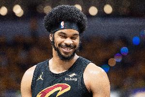 隊記：阿倫遭遇左手無名指末節(jié)指骨非移位性骨折 明日出戰(zhàn)成疑