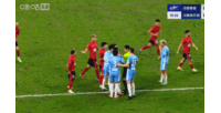 半場(chǎng)-成都蓉城1-0河南 胡荷韜進(jìn)球被吹+失單刀嚴(yán)鼎皓任意球破門(mén)