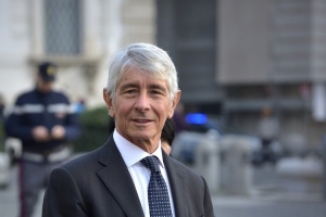 意大利體育部長：米蘭科莫海外意甲？有積極性，但缺乏對球迷尊重