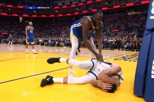 追夢怒噴阿爾達(dá)馬：你個(gè)軟蛋！小丑！你只會(huì)躺地上打滾像死了一樣