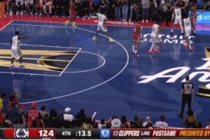 不應(yīng)該！小卡關(guān)鍵時(shí)刻脫手失誤 快船白白交出球權(quán)