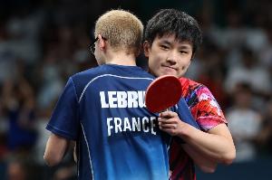決勝局連贏6分！小勒布倫讓二追三張本智和，晉級(jí)法國冠軍賽4強(qiáng)