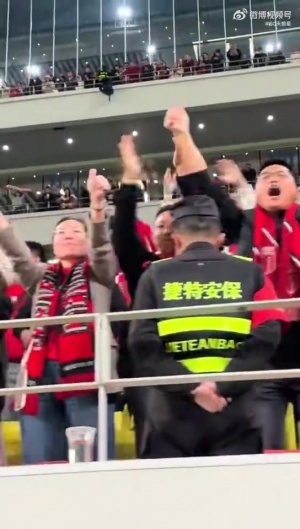 蓉城球迷：和誰有仇你們輸誰，我們要不要臉？蹇韜：輸球又怎么樣