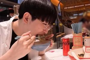 真不是爛梗玄學(xué)？！輔助Duro世界賽期間探店小楊生煎