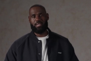 詹姆斯：18歲就能穿簽名球鞋征戰(zhàn)NBA 生涯首秀前我一直在擺弄鞋帶