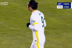 VAR介入判越位在先，張玉寧進(jìn)球無效，亞泰仍0-2國安