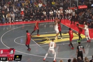 得心應(yīng)手！約基奇單打利用腳步連續(xù)晃動 勾手輕松拿分