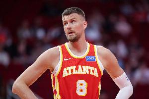 中規(guī)中矩！波爾津吉斯出戰(zhàn)23分鐘 12中6拿到15分8板&4前場(chǎng)板