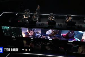 又是你多蘭！T1 vs TES第一局進(jìn)行至1分鐘時，比賽發(fā)生暫停（已恢復(fù)）