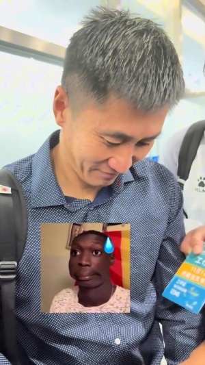 高人氣！馬寧被球迷圍住要簽名：馬老師，蘇超激烈還是中超激烈？