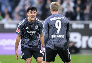 法蘭克福官方：中場烏尊肌肉受傷，將無限期缺陣，祝盡快康復(fù)！