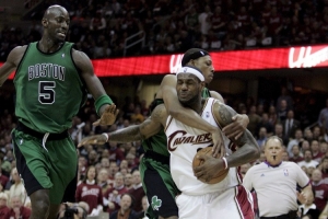 加內特當面吐槽皮爾斯：我以為你能拿MVP 但是你完全不防守