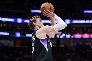 鐵麻了！爵士上半場三分球20投僅4中