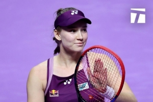 第三盤送蛋！萊巴金娜2-1逆轉斯瓦泰克，取得8連勝年終小組賽2-0