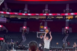 何時斬獲生涯首記三分？楊瀚森賽前熱身試投三分手感不俗