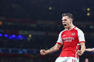 特羅薩德：隨時(shí)準(zhǔn)備踢前場任何位置 合同還剩兩年續(xù)約要看俱樂部