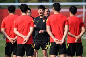 媒體人：據(jù)說(shuō)李霄鵬也進(jìn)入國(guó)足選帥候選 我判斷于根偉排序至少前2