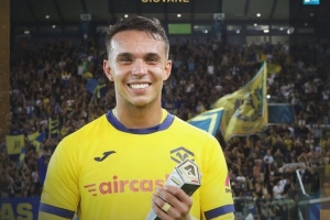 斯基拉：米蘭、國(guó)米、羅馬關(guān)注維羅納21歲前鋒吉奧瓦尼