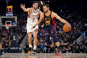 布克：沒(méi)和庫(kù)里聊過(guò)留隊(duì)話(huà)題 我認(rèn)為我們都不會(huì)離開(kāi)各自球隊(duì)