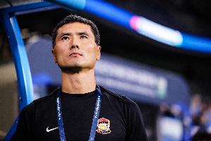 邵佳一執(zhí)教西海岸為首次帶一線隊(duì)，現(xiàn)29輪9勝10平10負(fù)目前中超第9