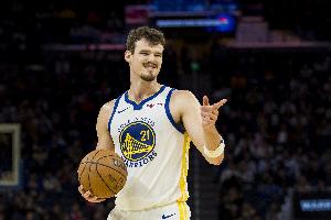 太陽記者調(diào)侃：上場讓文班34分鐘僅得9分 這場波斯特10分鐘得9分