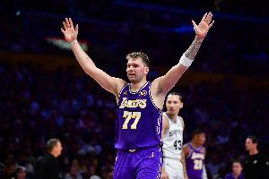 沖上西部第2！年薪5263萬的老詹還未復(fù)出 這支湖人是如何做到的？