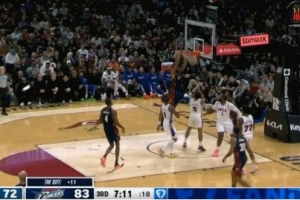 問題不大！米切爾速推反擊突破喂餅阿倫暴扣！騎士轟出13-0！