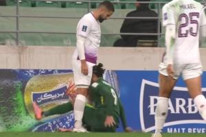 少兒不宜！張玉寧上半場與對方球員發(fā)生肢體沖突，兩人各吃一黃