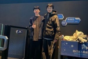 Shanks更博曬與Hope游玩迪士尼合影：氣胸+極速摩托第一排，這也能頂住!