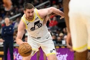 今天進(jìn)攻看你！米哈伊柳克半場(chǎng)10中7&三分6中4轟18分2板2助