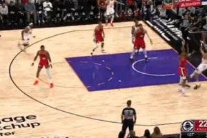 標(biāo)志性動(dòng)作！布克底線單吃對(duì)手 后轉(zhuǎn)身翻身后仰跳投命中