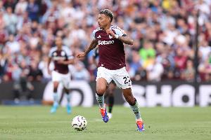 羅杰斯近兩賽季各項(xiàng)賽事運(yùn)動(dòng)戰(zhàn)助攻16次，同期英超球員僅次薩拉赫