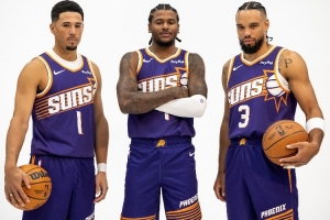 布克：看到了杰倫·格林潛力 我下場(chǎng)時(shí)他把控局勢(shì)進(jìn)攻極具侵略性