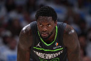 三雙到手！蘭德爾三節(jié)12中6拿到19分10板12助 但也有7失誤