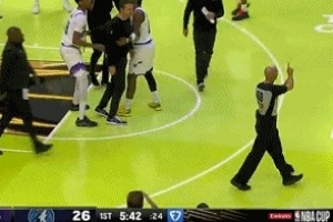很不滿！戈貝爾補扣得手 爵士主帥進場怒噴裁判無視前者犯規(guī)吃T