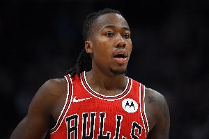 多諾萬：道蘇姆今天可以出戰(zhàn)雄鹿 出場時間限制為24分鐘