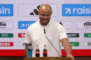 諾伊爾失誤？孔帕尼：我才不會(huì)批評(píng)頭號(hào)門將 迪亞斯本周3球很重要