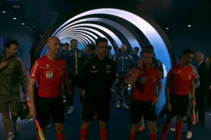 推動(dòng)寵物領(lǐng)養(yǎng)！西班牙人球員賽前帶著11只狗狗入場(chǎng)