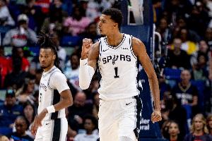 ?？怂梗何陌鄟嗰R擁有跟庫里一樣強大的無球牽制力！