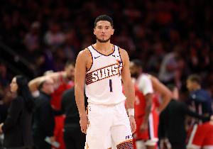 歷史首位！太陽(yáng)曬布克數(shù)據(jù)：前9場(chǎng)30+7助 命中率50/40/85