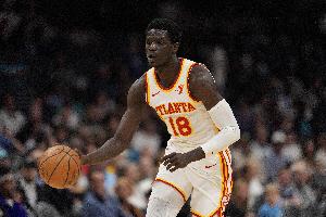 高效全能！蓋耶半場(chǎng)7中5拿到14分4板5助 開(kāi)場(chǎng)連拿11分