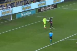 心理戰(zhàn)無(wú)效！萊奧罰點(diǎn)前鈴木彩艷讓他踢自己右邊，萊奧照做并罰進(jìn)