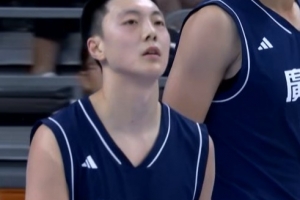 突破犀利！胡明軒半場9中6拿到兩隊(duì)最高14分外加1板3助