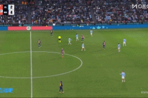 補(bǔ)時(shí)染紅！德容踩到阿斯帕斯，兩黃變一紅被罰下場(chǎng)，巴薩10人作戰(zhàn)