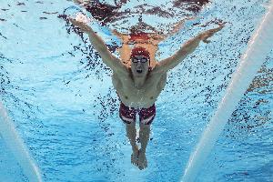 全運會男子50米蝶泳預(yù)賽：王長浩總排名第一晉級半決賽