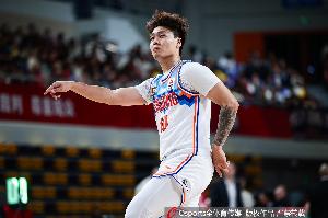 狀態(tài)不俗！趙睿半場8中5&3記三分拿下13分3板2助