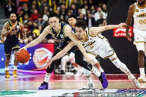 媒體人：針尖對(duì)麥芒的遼粵大戰(zhàn)一去不復(fù)返 中國(guó)籃球春晚畫(huà)上逗號(hào)