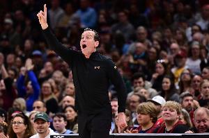 看得生氣！阿特金森暴怒沖進場連吃兩T遭驅(qū)逐